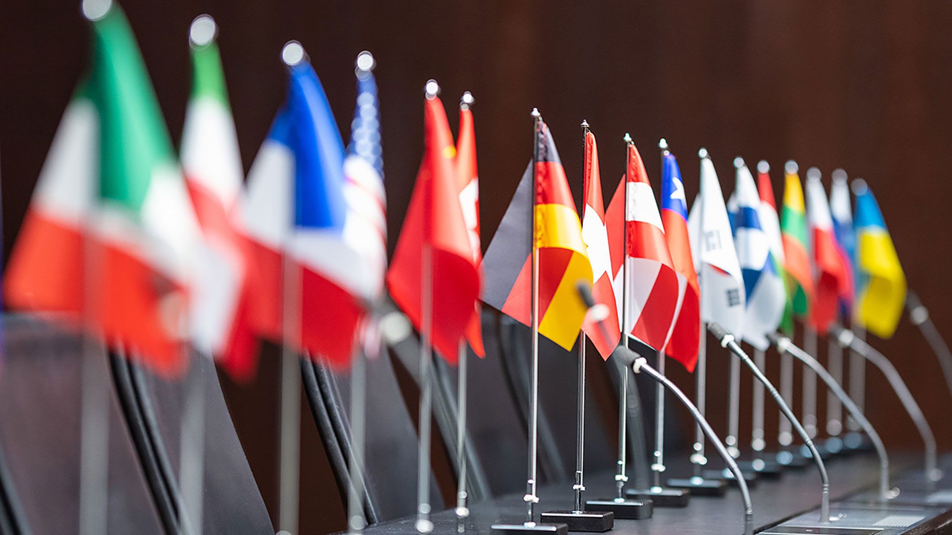 Tischflaggen von verschiedenen Ländern